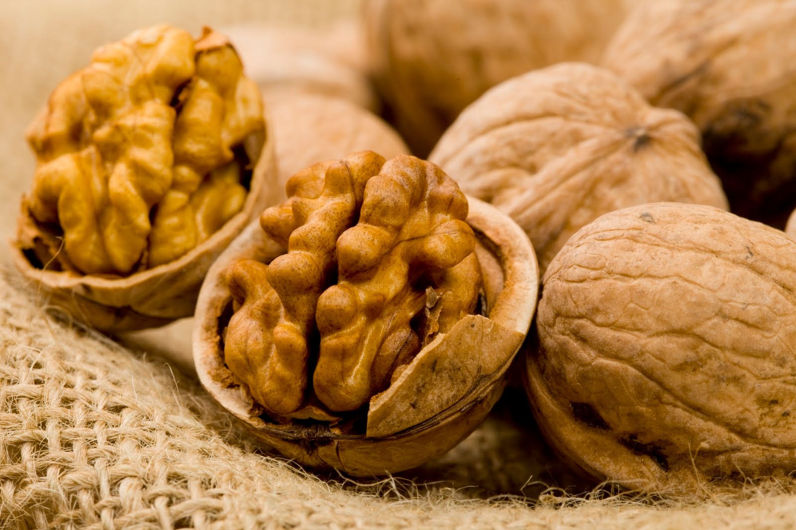 The Incredible Healing Powers Of Walnuts