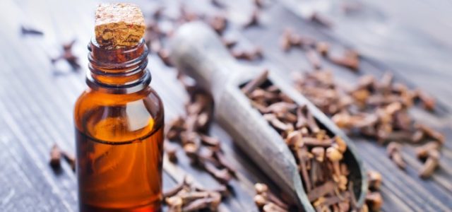 Use These Essential Oils To Relieve Your Asthma Pains