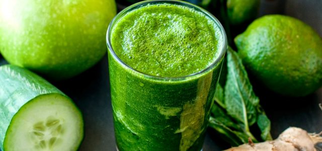4 Reasons To Drink Green Smoothies First Thing
